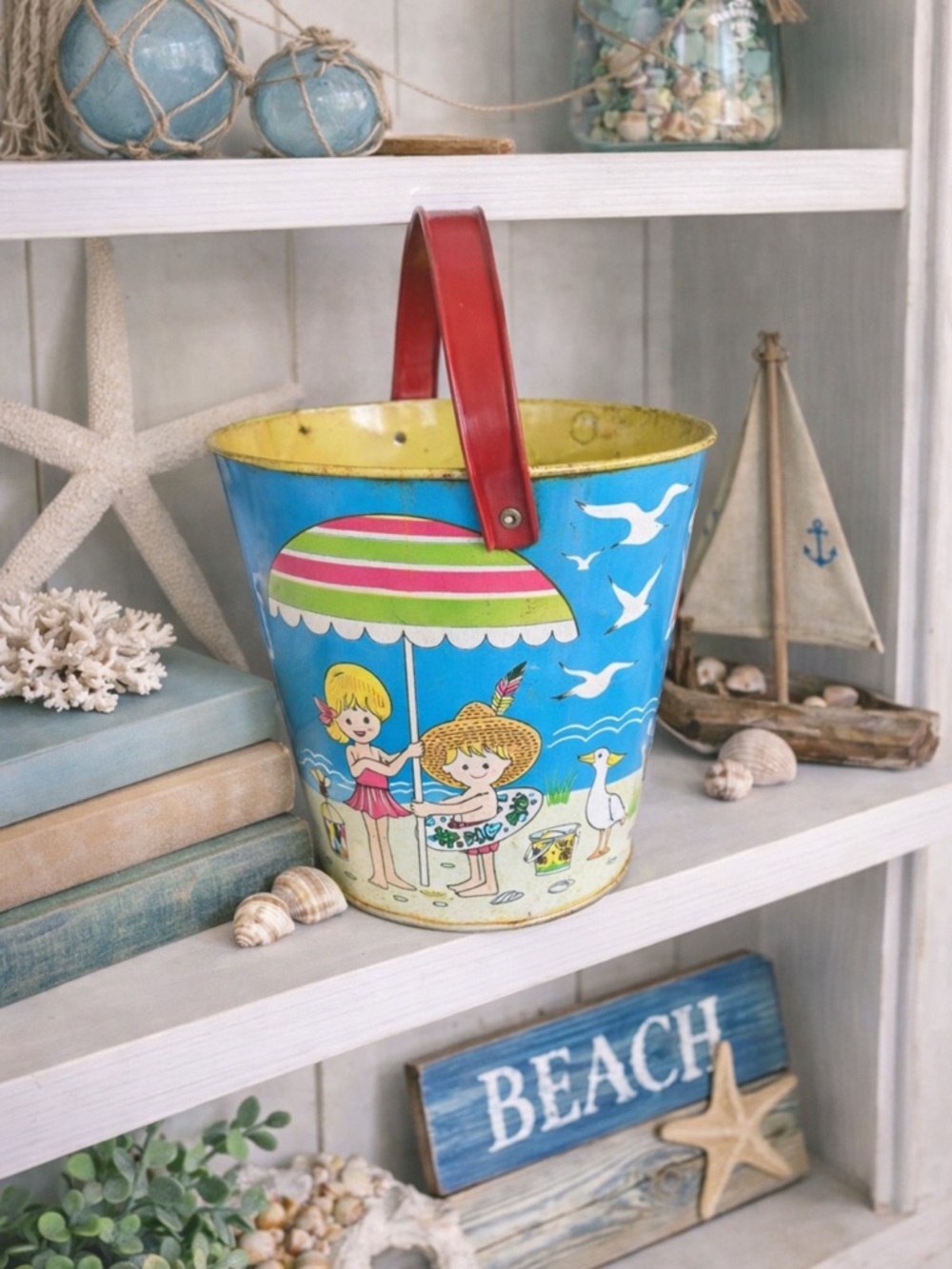 VINTAGE J CHEIN 1960's TIN LITHO SAND PAIL BEACH DAY SEAGULLS BEACH UMBRELLA